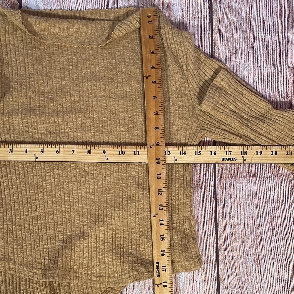 as Ribbed Knit Long Sleeve Top Women’s S Tan Cozy Great Condition - Picture 10 of 10